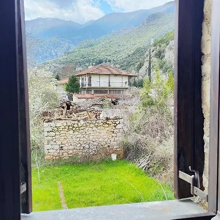 Parnassos Elegant Stone Mansion Βίλα *